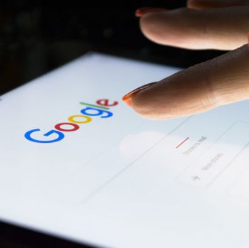 agence SEO Bordeaux - accueil Google sur smartphone