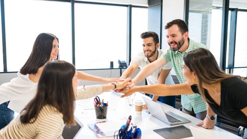 Collaborateurs dans un processus de jeu RH