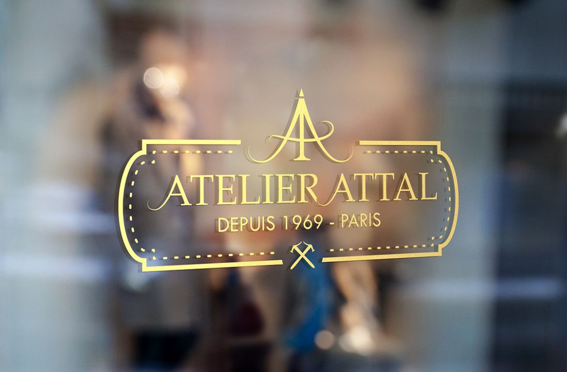 exemple de vitrophanie réalisée par une agence de création de logo