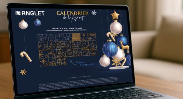 Interface d’un calendrier de l’Avent digital classique avec ouverture quotidienne de cases cadeaux et promotions