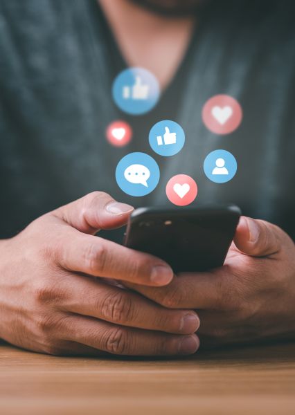 Photo illustration diffusion d'un jeu concours sur les réseaux sociaux