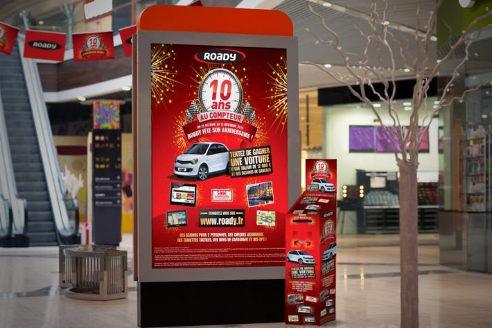Urne sur pied et affiche pour un jeu-concours en magasin